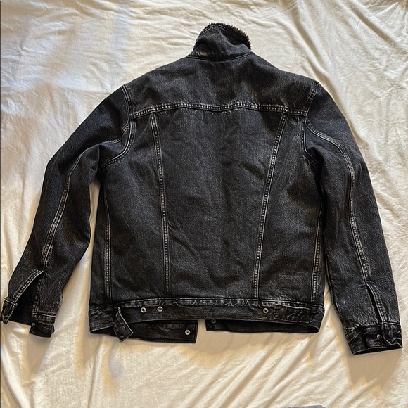 Levi's Black Lightweight Denim Jacket with Vintage Style - Picture 5 of 6